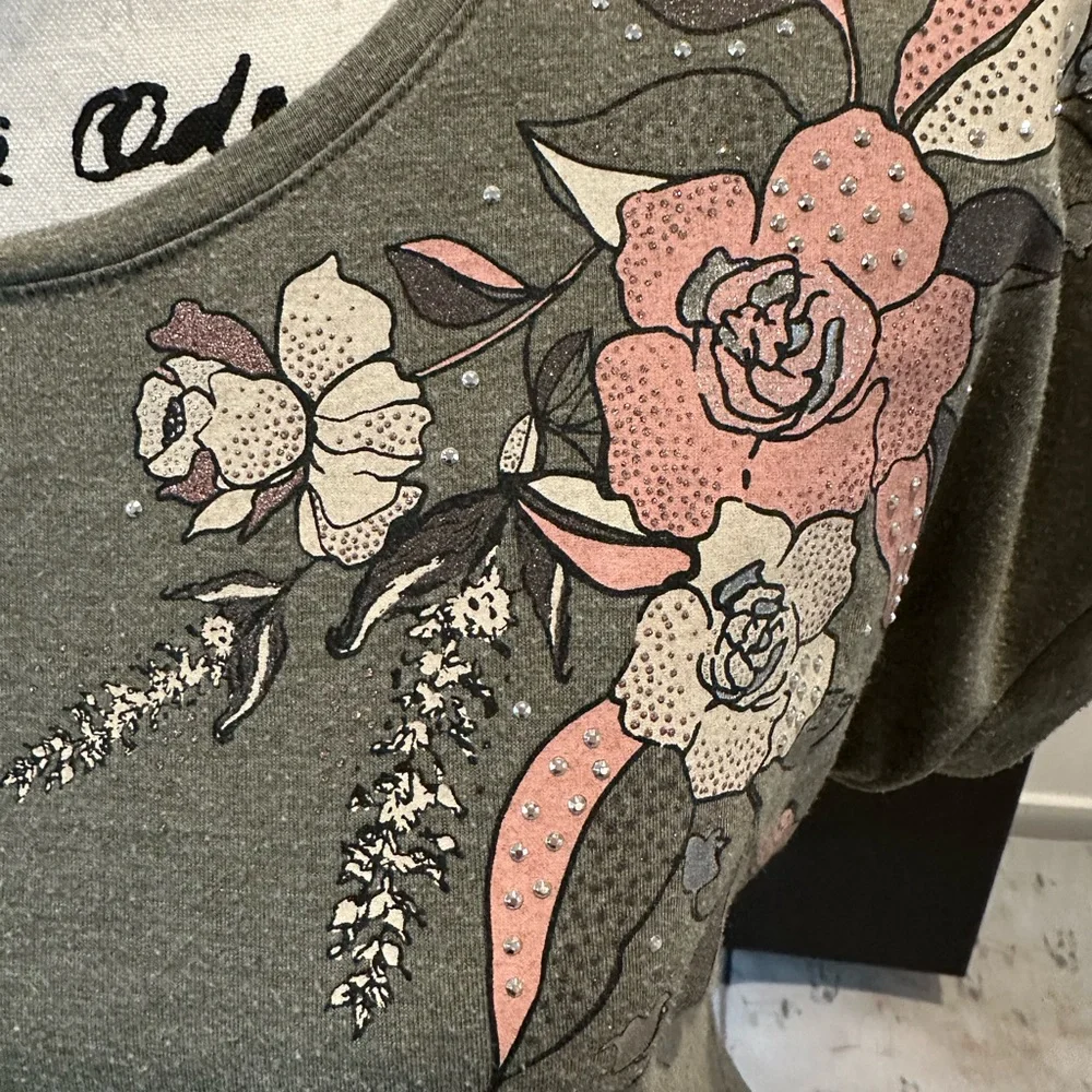 Olive Green Floral Short Sleeve Tee SIZE SMALL - Picture 6 of 8